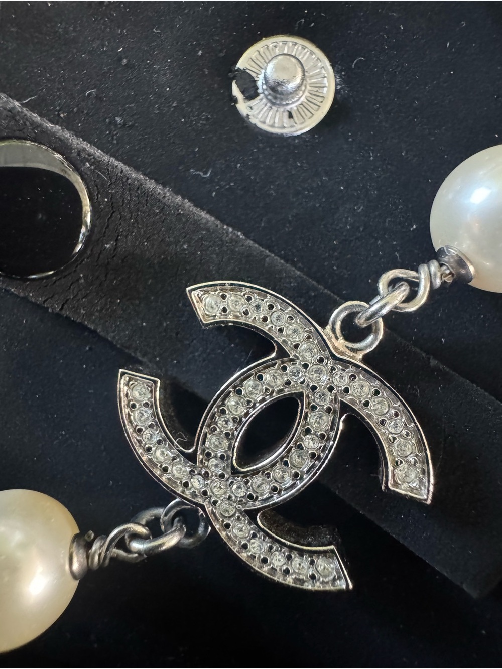 CHANEL Iconic Ivory Pearl CC Logo Long Chain Necklace - Picture 6 of 16